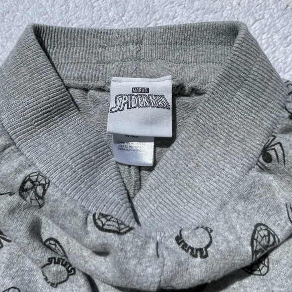 Boys Spider Man Shorts & Plush Doll - Picture 4 of 6